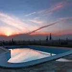 In Marche With Pool & Verdicchio Wines *